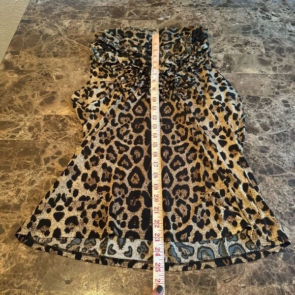 Milano Womens Size Medium Sleeveless Blouse V-Neck Ruffles Animal Print - Picture 4 of 8